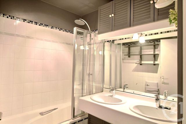 Afficher la photo en grand Appartement F3 à vendre - 3 pièces - 96.26 m2 - GAILLARD - 74 - RHONE-ALPES - Century 21 Agence Du Lac