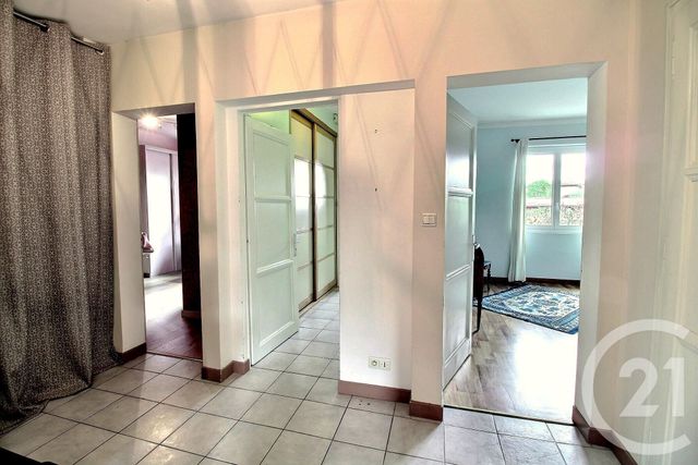 Afficher la photo en grand Appartement F3 à vendre - 3 pièces - 84.71 m2 - GAILLARD - 74 - RHONE-ALPES - Century 21 Agence Du Lac