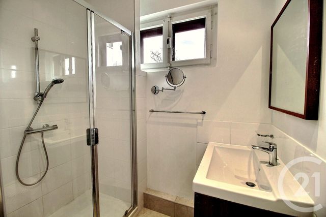 Afficher la photo en grand Appartement F3 à vendre - 3 pièces - 84.71 m2 - GAILLARD - 74 - RHONE-ALPES - Century 21 Agence Du Lac