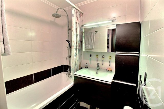 Appartement T4 à vendre - 4 pièces - 83.5 m2 - GAILLARD - 74 - RHONE-ALPES - Century 21 Agence Du Lac